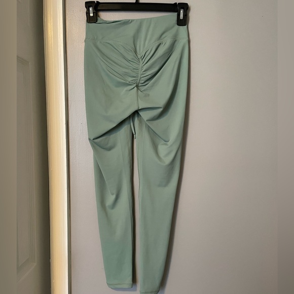 NWOT Bo + Tee Slinky Workout Set in Green - Picture 7 of 7